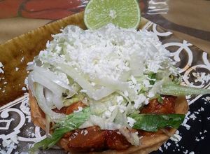 Una foto de Garnacha de cocono o pavo adobado o en chilillo el Ocote