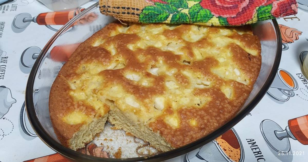 Пирог с персиками и яблоком