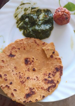 মকাই এর আটা র রুটি (Makai roti recipe in bengali) রেসিপির প্রধান ছবি