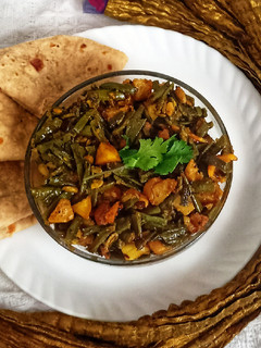 પાપડી નું શાક (Papadi nu shak Recipe In Gujarati) રેસીપી મુખ્ય ફોટો