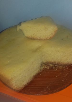 Una foto de Bizcochuelo de limón húmedo