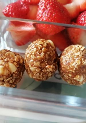 Mogyoróvajas protein golyók recept fotója