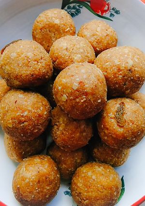 A picture of Healthy homemade Oats laddu sugar free.