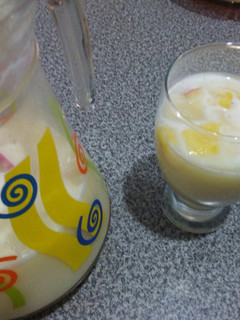 Una foto de Agua de Piña Frutal con Leche