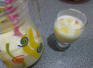 Una foto de Agua de Piña Frutal con Leche