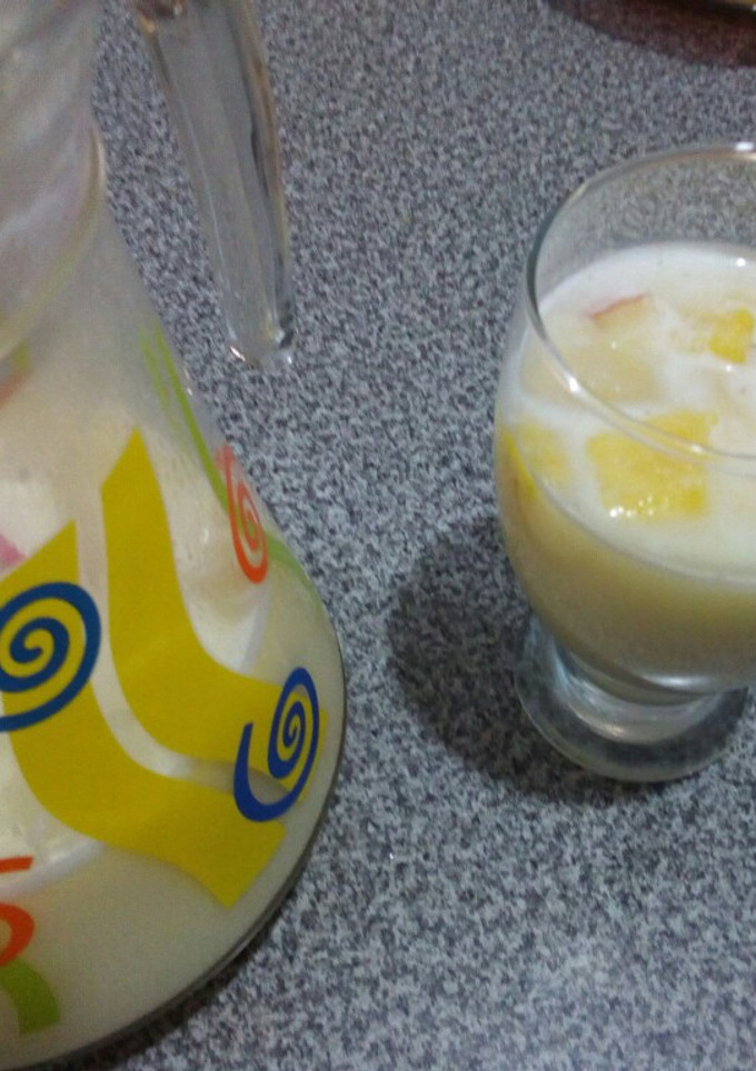 Una foto de Agua de Piña Frutal con Leche