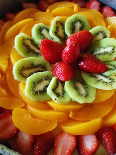 Una foto de Tarta frutal 🍓🥝🤤