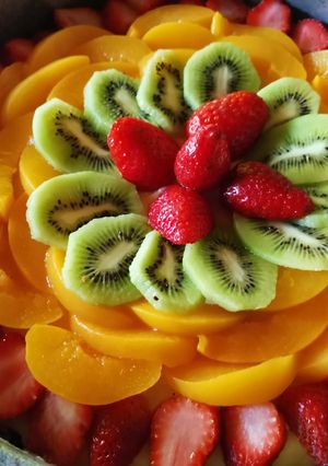 Una foto de Tarta frutal 🍓🥝🤤