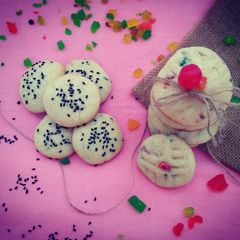 A picture of Tutti Frutti and Black Cumin Cookies.