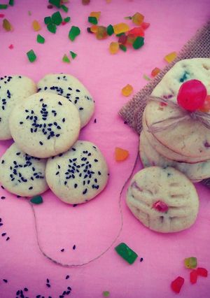 A picture of Tutti Frutti and Black Cumin Cookies.