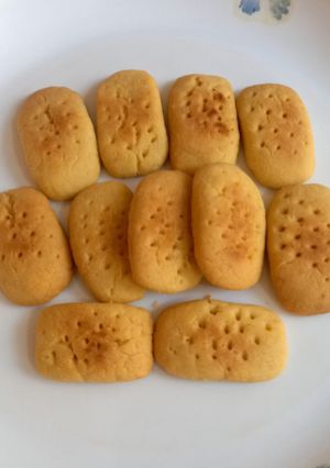 A picture of Diet biscuits with yolk 🫓🫓.