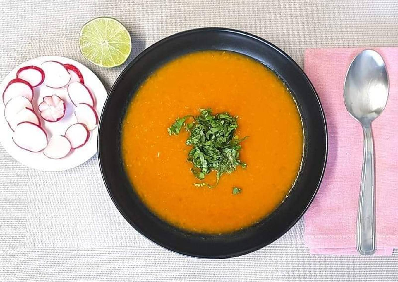 Soupe aux carottes et aux vermicelles rôtis