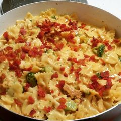 A picture of Cheesy Chicken Bacon Broccoli Pasta.