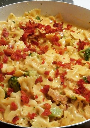 A picture of Cheesy Chicken Bacon Broccoli Pasta.