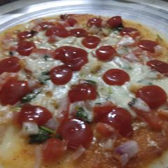 A picture of Semolina Wheat indo-south Indian Uttapam Pizza.