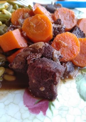 Une photo de Joue de boeuf aux épices et raisin