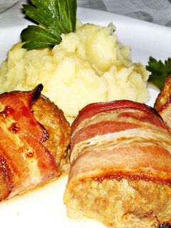 Füstölt szalonna köntösben sült pikáns fasírt recept fotója