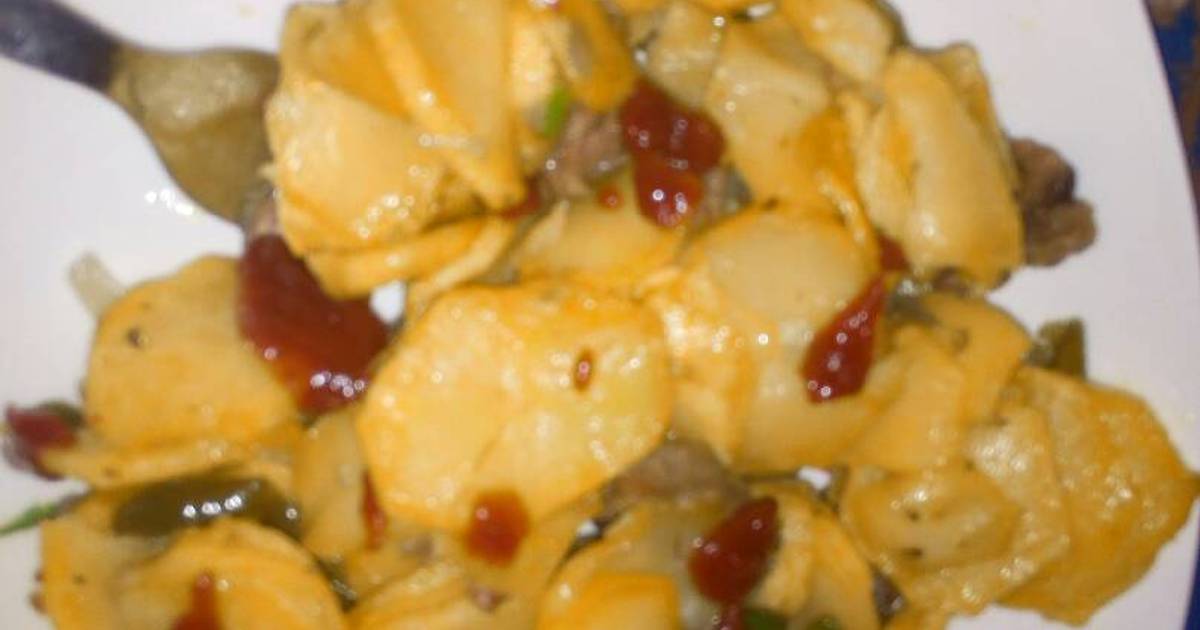 Deep fried beef and potatoes.. Recipe by Everlyne Chinyavu Cookpad