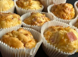 Φωτογραφία της συνταγής Αλμυρά Muffins με Τυρί και Ζαμπόν