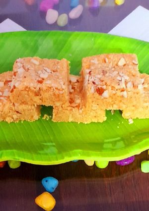 सूजी बर्फी(Suji barfi recipe in Hindi) रेसिपी मुख्य फोटो
