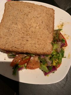 صورة لوصفة ساندويش الافوكادو المكسيكيه غواكامولي 🥑