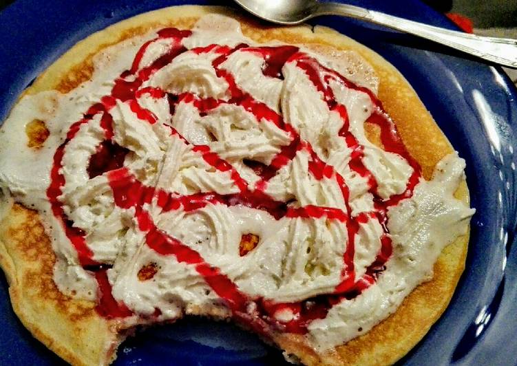 Tortitas con Nata y Sirope de Fresa