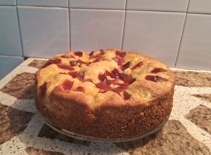 Una foto de Bizcochuelo de reyes con crema pastelera y membrillo