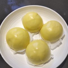 A picture of Steamed Salted Egg Buns.