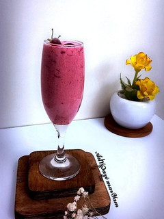 عکسی از دستور اسموتی گلابی و زغال اخته🍐🍹