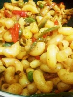 वेज़ मैकरोनी (Veg Macaroni recipe in hindi) रेसिपी मुख्य फोटो