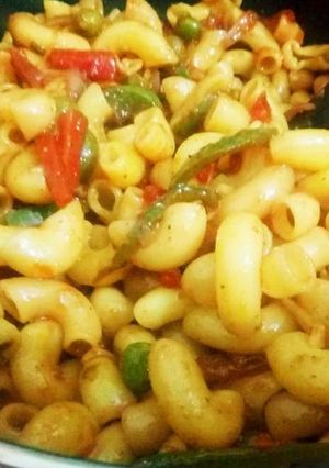 वेज़ मैकरोनी (Veg Macaroni recipe in hindi) रेसिपी मुख्य फोटो