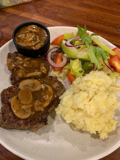 Foto resep Beef steak with mashed potato ala bintang 5 (mushroom gravy sauce)