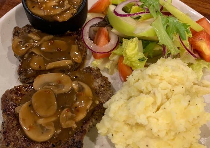 Cara Bikin Beef steak with mashed potato ala bintang 5 (mushroom gravy sauce) Bahan Sederhana