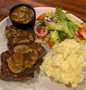 Cara Bikin Beef steak with mashed potato ala bintang 5 (mushroom gravy sauce) Bahan Sederhana