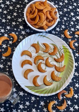 मसाला काजू मठरी (Masala kaju mathri recipe in Hindi) रेसिपी मुख्य फोटो