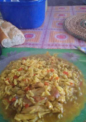 Una foto de Arroz amarillo con pollo