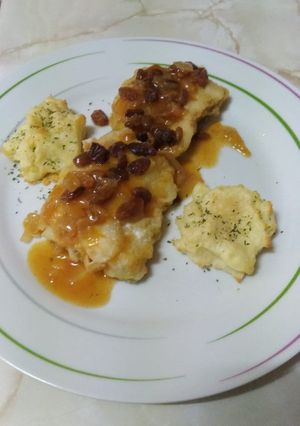 Una foto de Bacalao en salsa con puré duquesa
