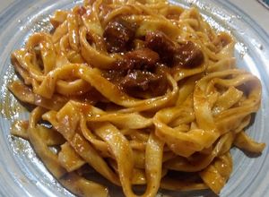 Una foto de Fideos caseros cortados a cuchillo
