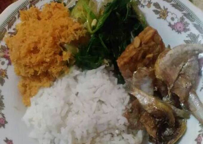 Langkah Mudah untuk Membuat Urap2 kelapa#beranibaking, Lezat