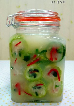 Hình của món Kim Chi Dưa Chuột Ngâm Nước (오이물김치).