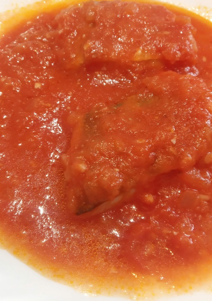 Una foto de Bacalao con tomate
