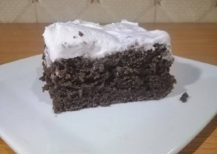 How to Make Homemade Chocolate Poke Cake