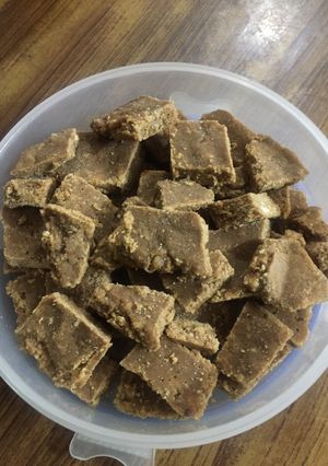 A picture of Wheat flour burfi.