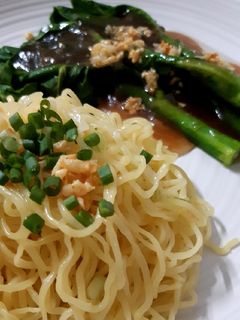 รูปของ Easy Meal "Egg Noodle feat. Chinese Kale with Oyster Sauce"