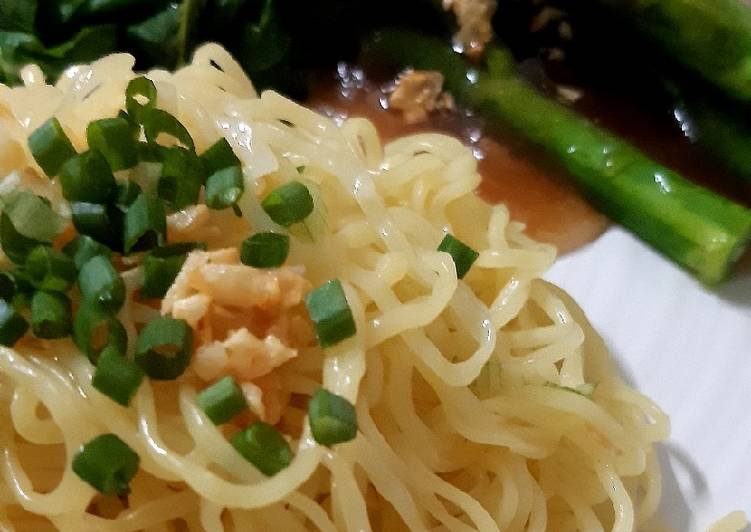 Easy Meal "Egg Noodle feat. Chinese Kale with Oyster Sauce"