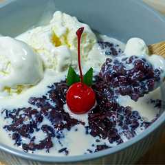 A picture of Bubur Ketan Hitam Special!.