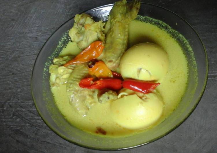 Opor Ayam Telor