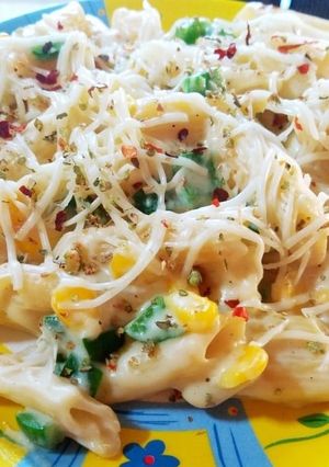 A picture of White Sauce Pasta.