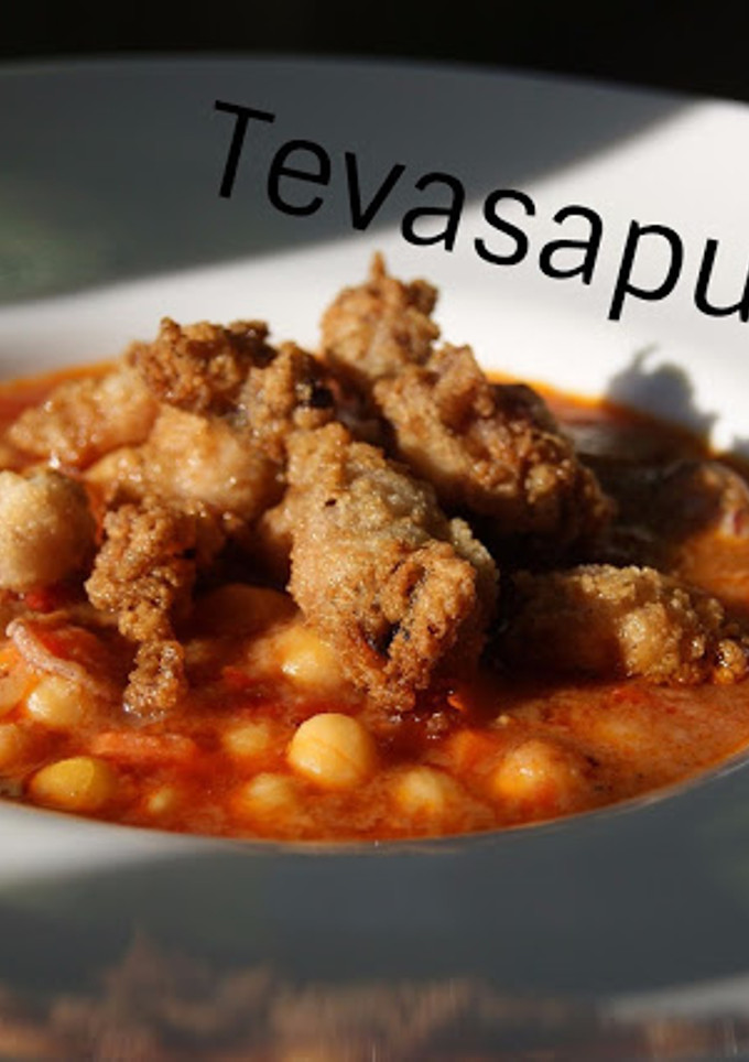Una foto de Garbanzos con chipirones fritos