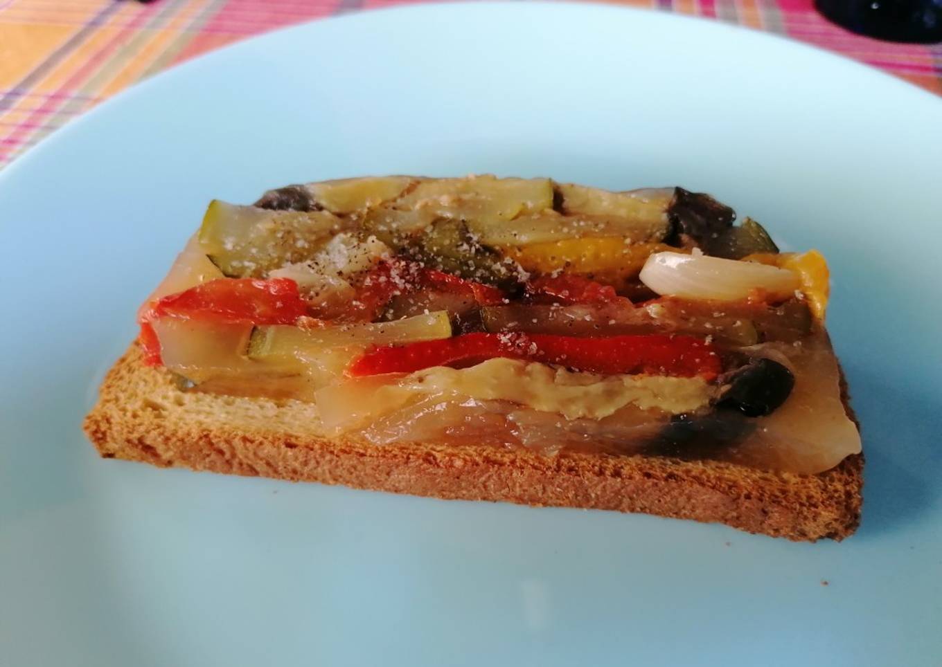 Tartine croustillante de terrine de ratatouille